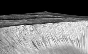 Image-of-Recurring-Water-Streaks-on-Walls-of-Garni-Crater-on-Mars